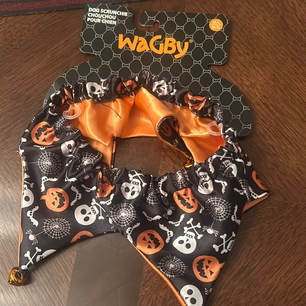 Dog neck scrunchie. Still in packaging .Never used
